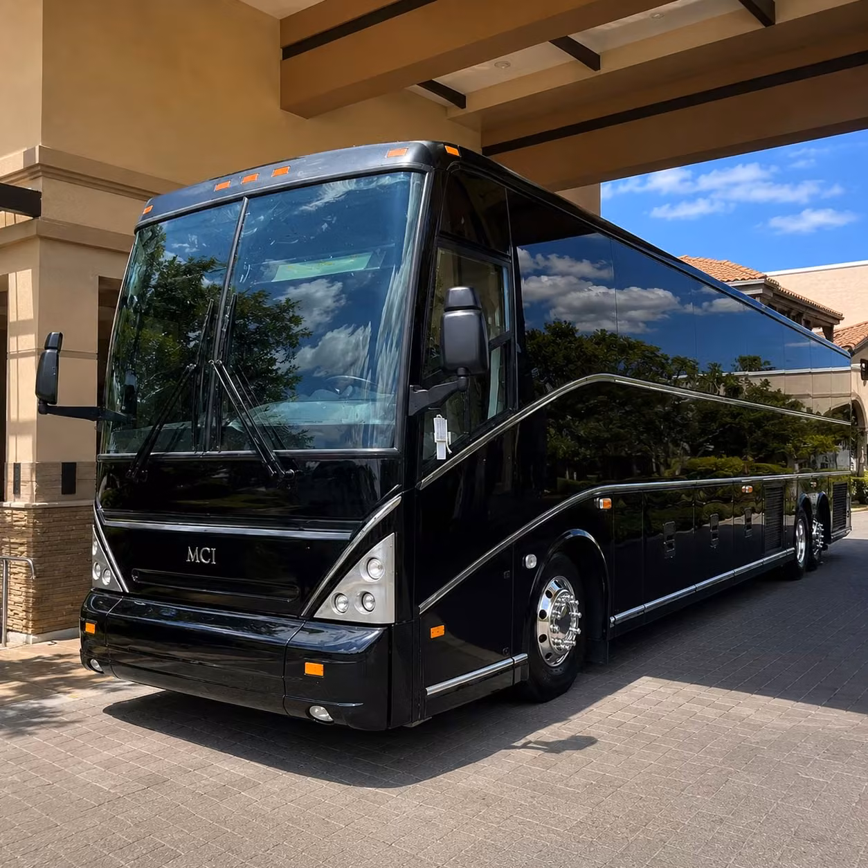 concert bus rentals to the rivercenter for the performing arts in columbus